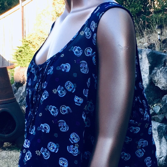 TORRID Layered Pleated Skull Print Sleeveless Top - Picture 6 of 8